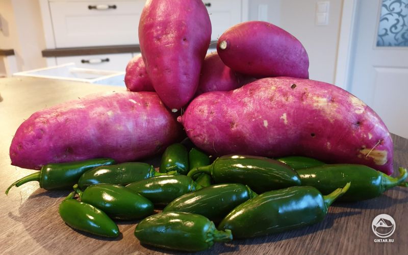 Сладкий картофель и халапеньо.