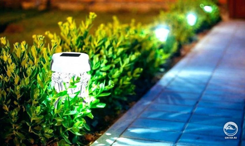 Уличное освещение на солнечных батареях и аккумуляторах.